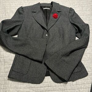 Fashionista pantsuit! Tahari pant suit with extra flare…Size 6, lots of details!